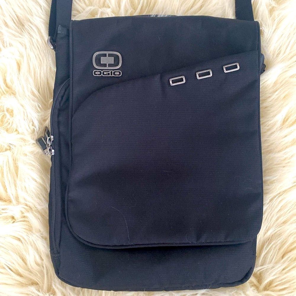 OGIO Nylon Laptop Black/Silver Cross Body Padded Bag Adjustable Strap Pockets